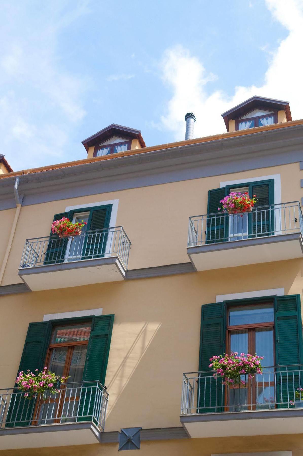 Ferienwohnung Tetto Fiorito Castellammare di Stabia Exterior foto