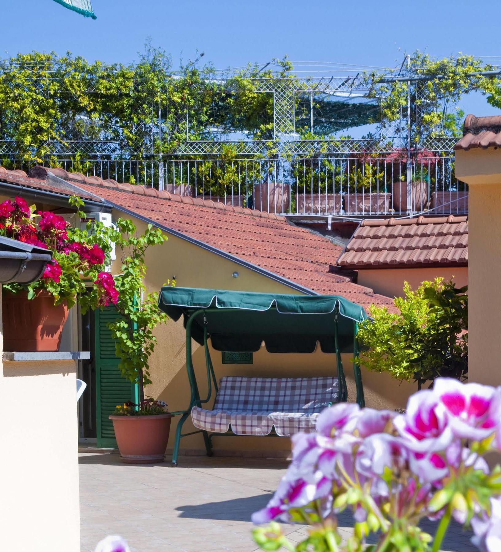 Ferienwohnung Tetto Fiorito Castellammare di Stabia Exterior foto